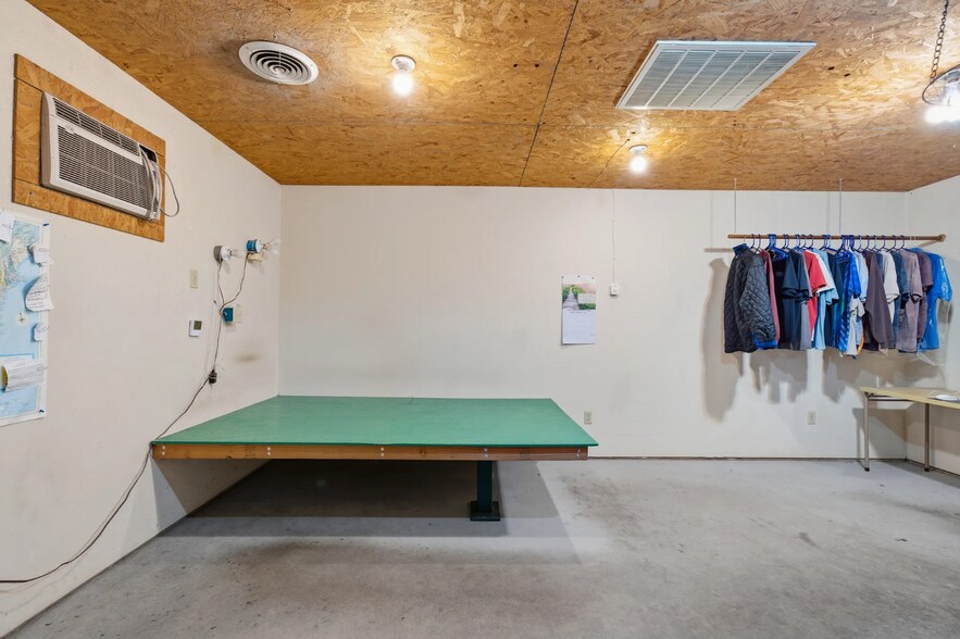 More Photos Of 20981 State Highway 64, Canton General Retail For Sale