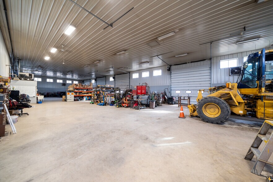 More Photos Of 10 Park Dr, Franklin Warehouse For Lease