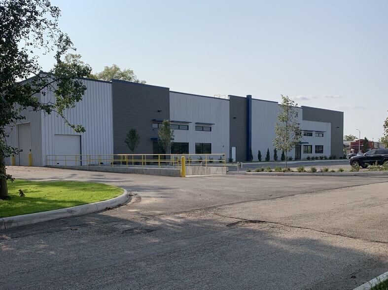 More Photos Of 440 W Dussel Dr, Maumee Light Distribution For Lease