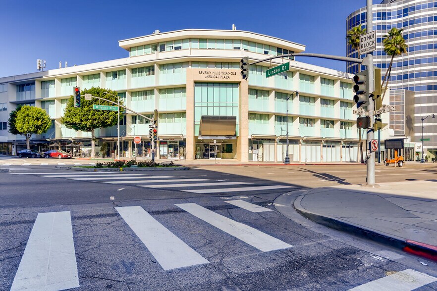 More Photos Of 462 N Linden Dr, Beverly Hills Unknown For Lease