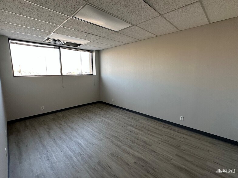 More Photos Of 2626 8th Ave, Garden City Showroom For Lease