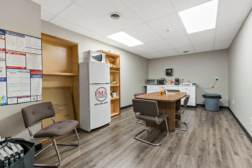 More Photos Of 7125 Saltsburg Rd, Pittsburgh Medical For Sale