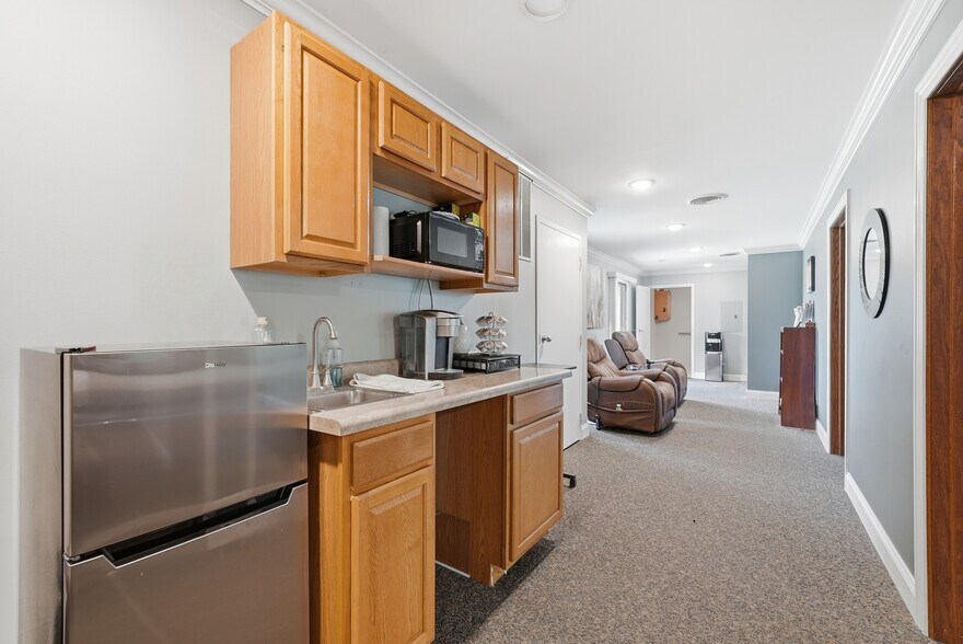 More Photos Of 8265 S Archer Ave, Willow Springs Medical For Sale