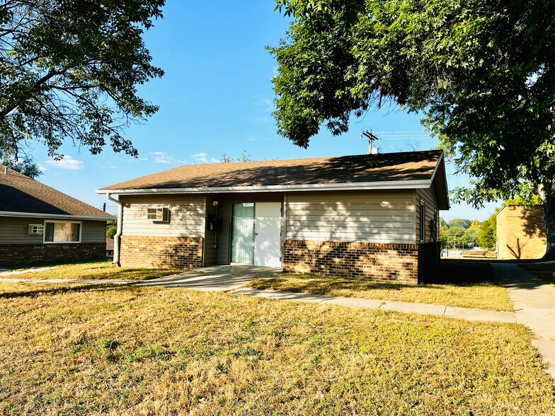 More Photos Of 1015-1021 Walnut St, Yankton Apartments For Sale