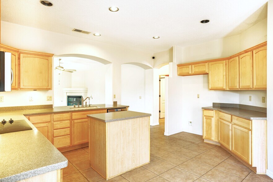 More Photos Of 4316 Beresford Ln Nw, Albuquerque Flex For Sale