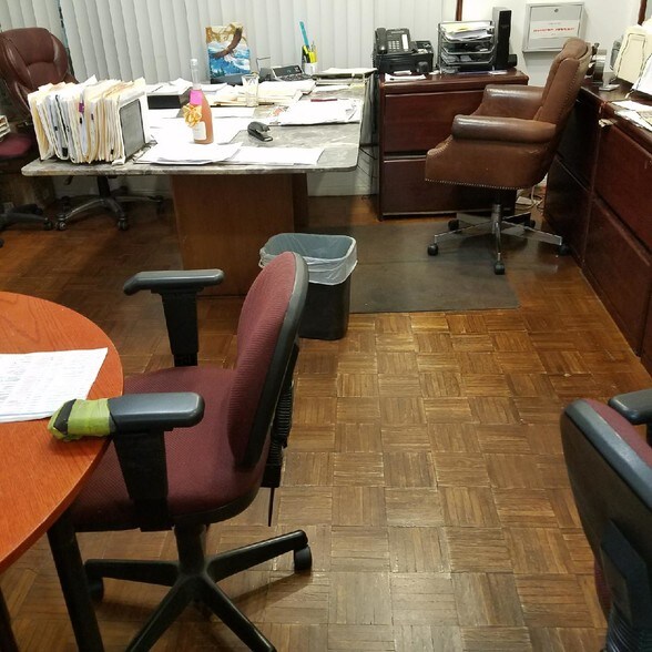 More Photos Of 19625 Ventura Blvd, Tarzana Medical For Lease