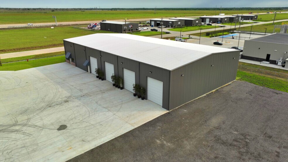 More Photos Of 8805 Industrial Parkway, Beaumont Warehouse For Lease
