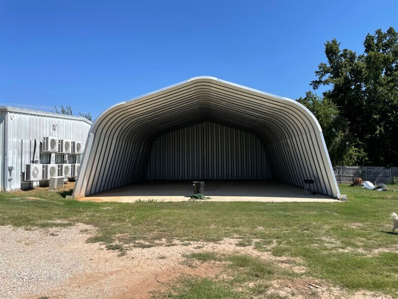 More Photos Of 18608 NE 23rd St, Harrah Light Distribution For Lease