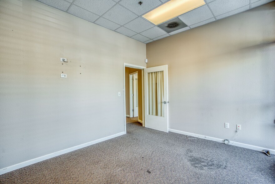 More Photos Of 7075 N West Ave, Fresno Freestanding For Lease