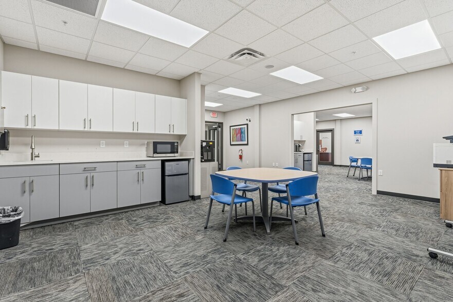 More Photos Of 131 S Country Club Rd, Lake Mary Office For Sale