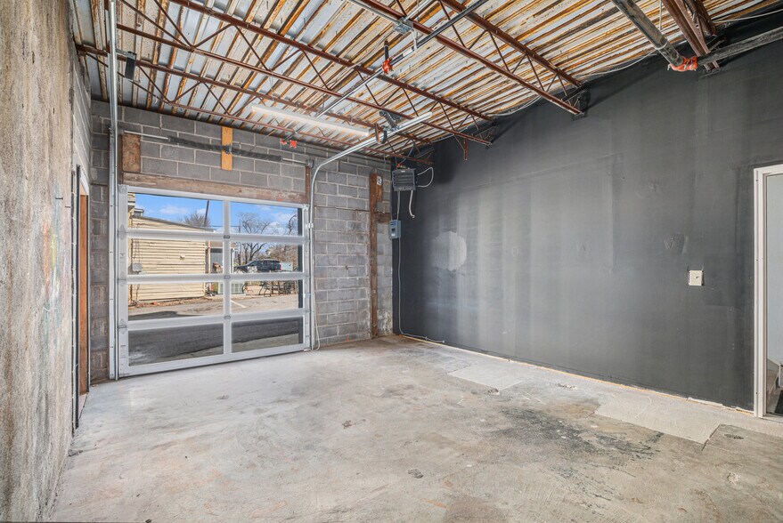 More Photos Of 2645 Madison Ave, Kansas City Apartments For Lease