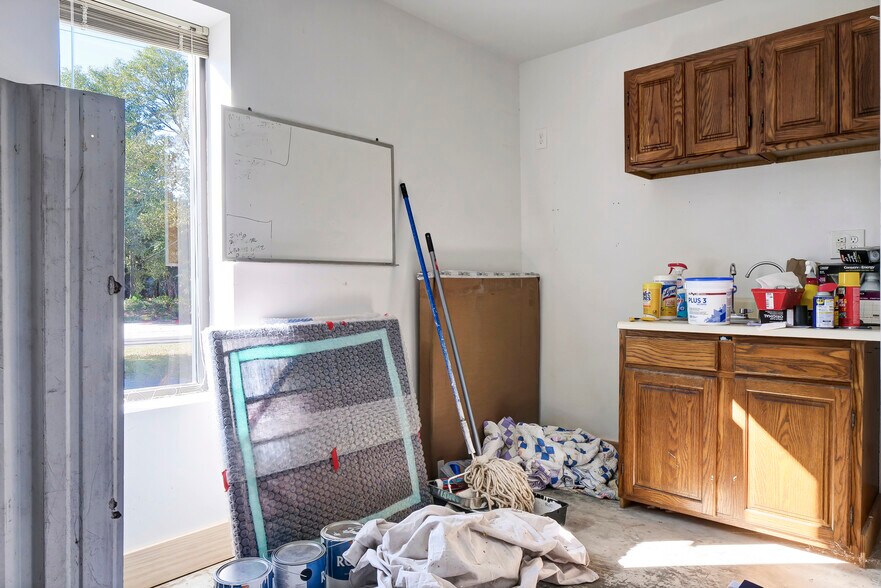 More Photos Of 1316 S 5th Ave, Wilmington Service For Sale