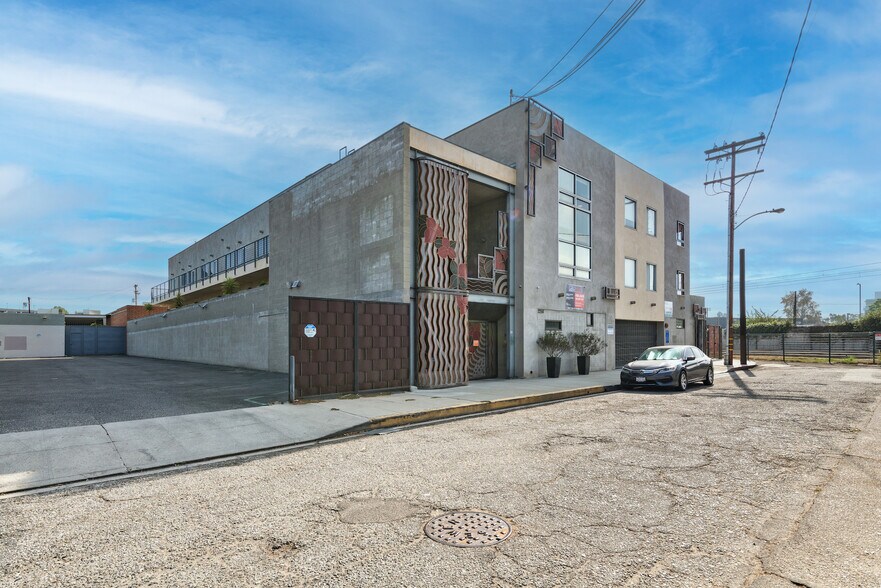 More Photos Of 2256 Barry Ave, Los Angeles Office For Lease