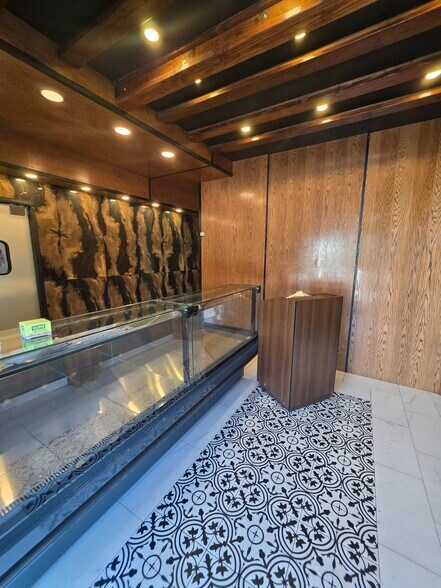 More Photos Of 51 Van Brunt St, Brooklyn Warehouse For Lease