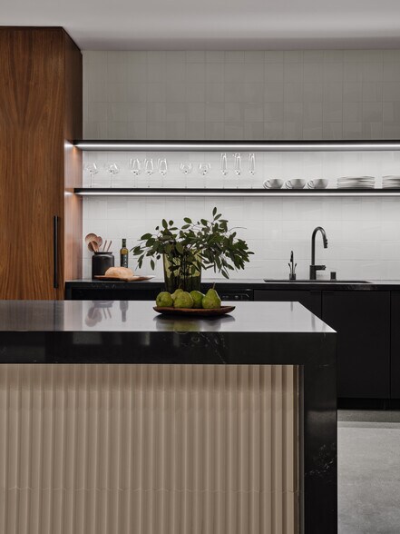 More Photos Of 5670 Wilshire Blvd, Los Angeles Office For Lease