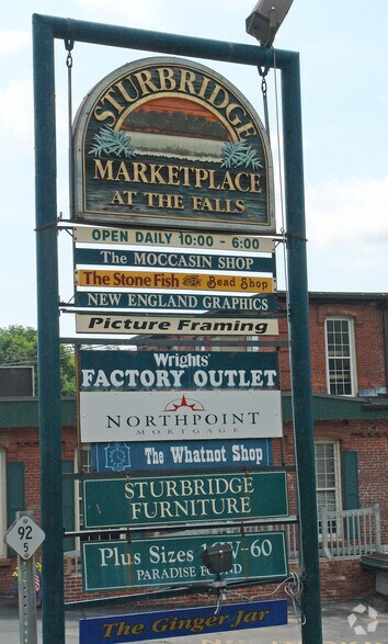 More Photos Of 559 Main St, Sturbridge Freestanding For Lease