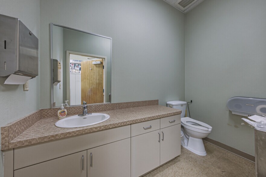 More Photos Of 1214 W Reynolds St, Plant City Office For Sale