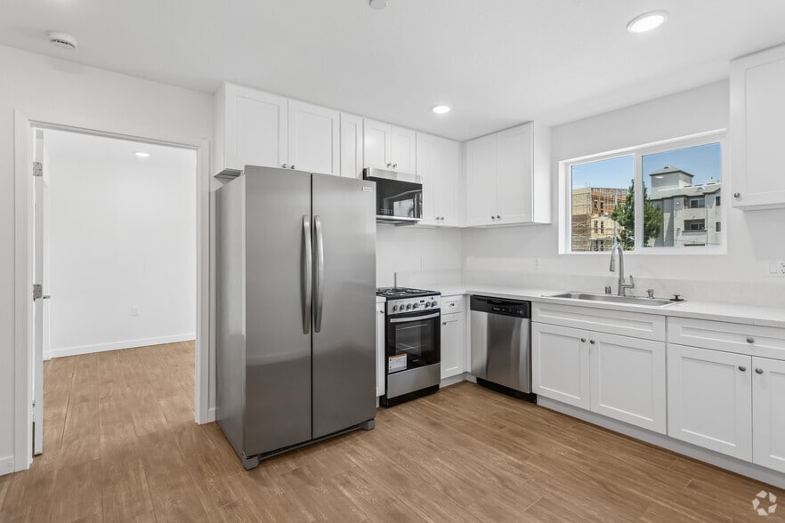 More Photos Of 833 W 84th St, Los Angeles Apartments For Sale