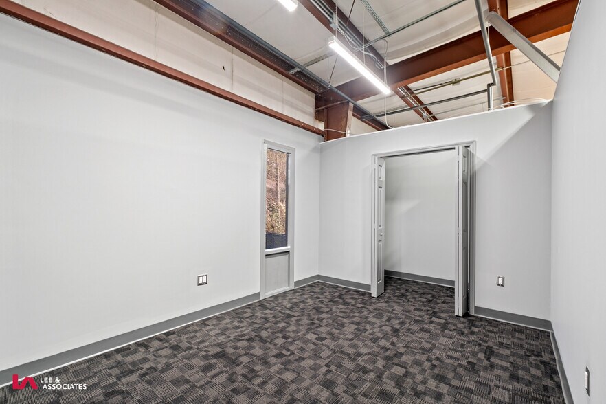 More Photos Of 1810 Lee Rd, Lithia Springs Office For Sale