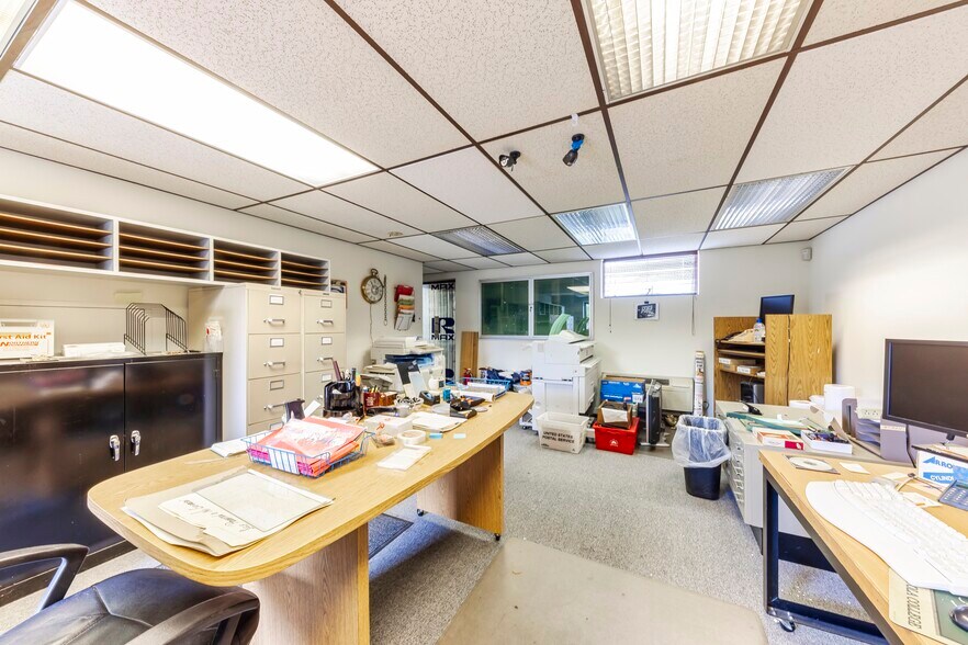 More Photos Of 2 Superior Way, Woodbury Warehouse For Sale