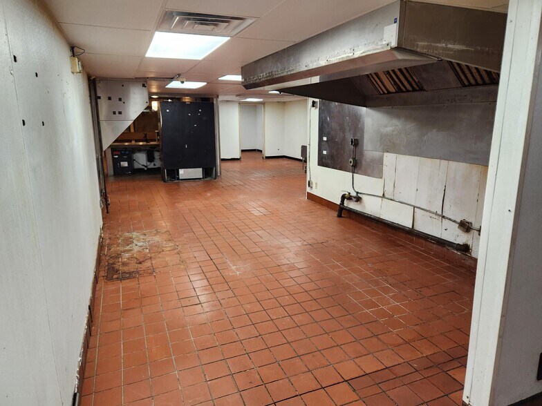 More Photos Of 1600 Euclid Ave, Des Moines Fast Food For Sale