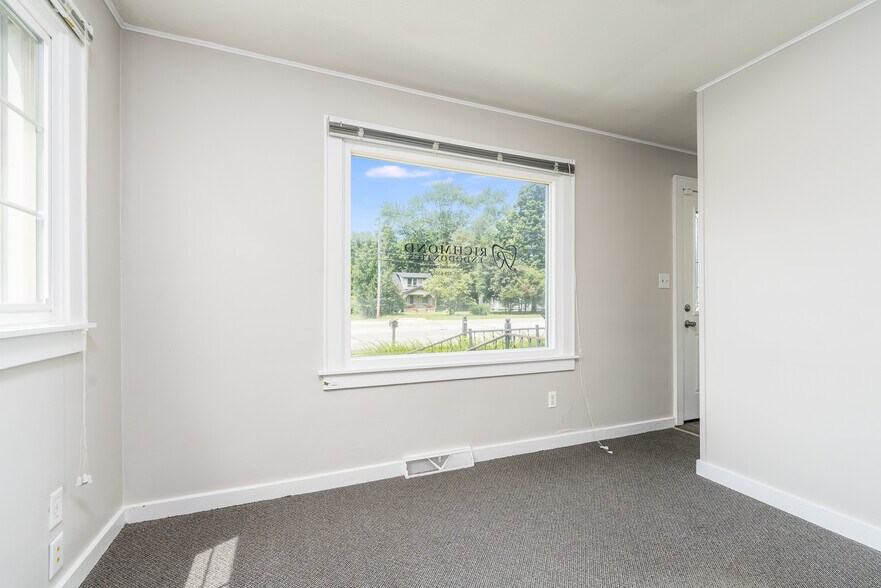 More Photos Of 1607 Chester Blvd, Richmond Office For Sale