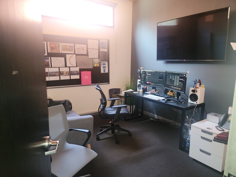 More Photos Of 2894 Rowena Ave, Los Angeles Loft Creative Space For Lease