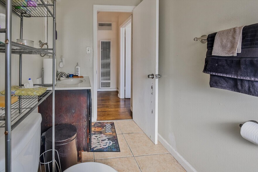 More Photos Of 1927 82nd Ave, Oakland Apartments For Sale