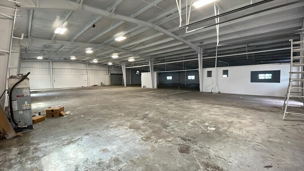 More Photos Of 5007 S Westshore Blvd, Tampa Warehouse For Sale