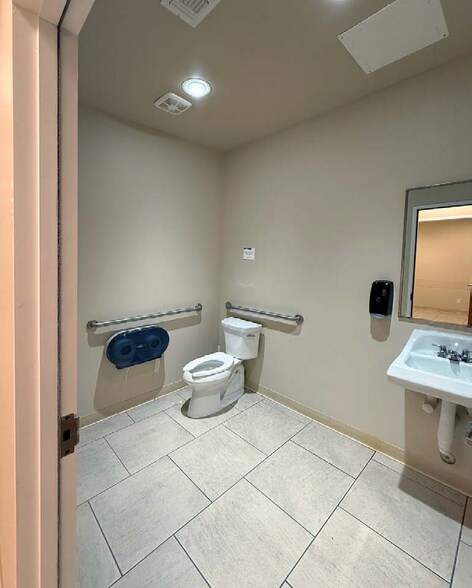 More Photos Of 2301-2335 SW Military Dr, San Antonio Unknown For Lease