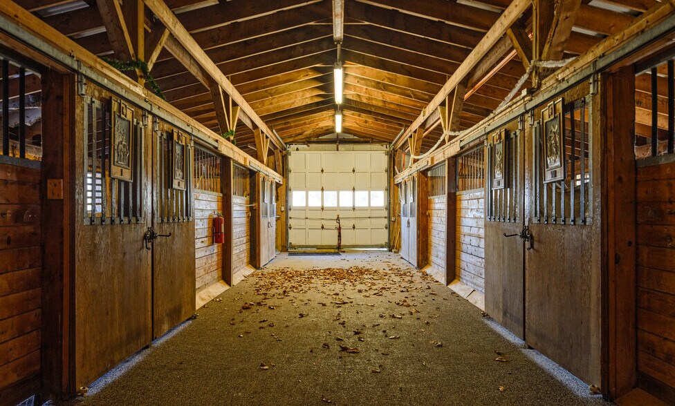 More Photos Of 35 Fawn Ledge Ln, Jamaica Religious Facility For Sale