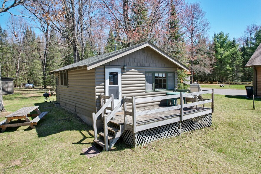 More Photos Of 8475 Hillcrest Ln, Saint Germain Hotel For Sale