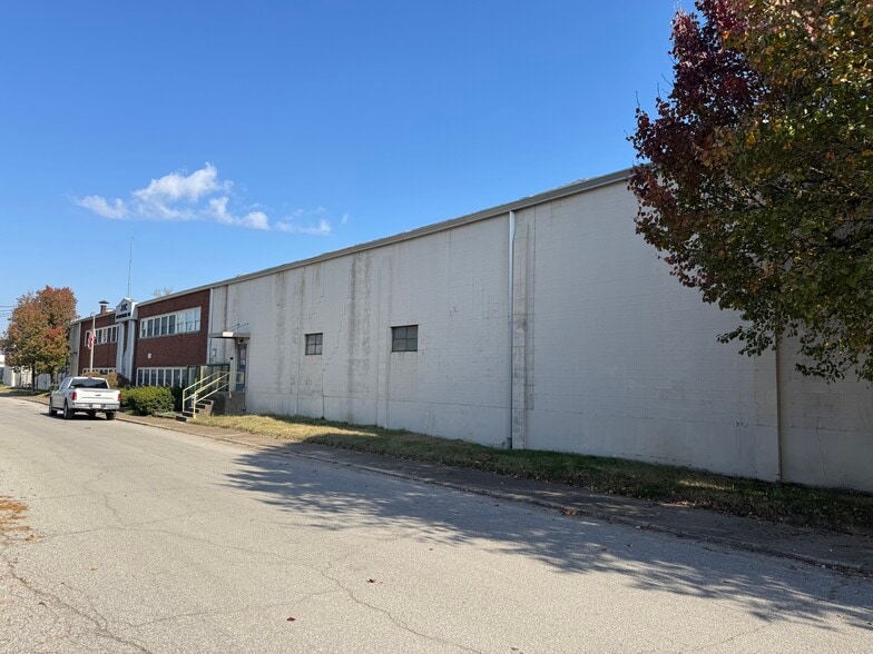 More Photos Of 1401 N Evans Ave, Evansville Warehouse For Sale
