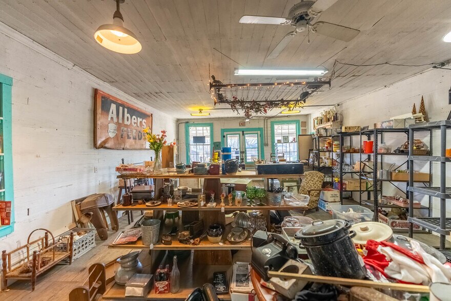 More Photos Of 14597 US-63, Vichy General Retail For Sale