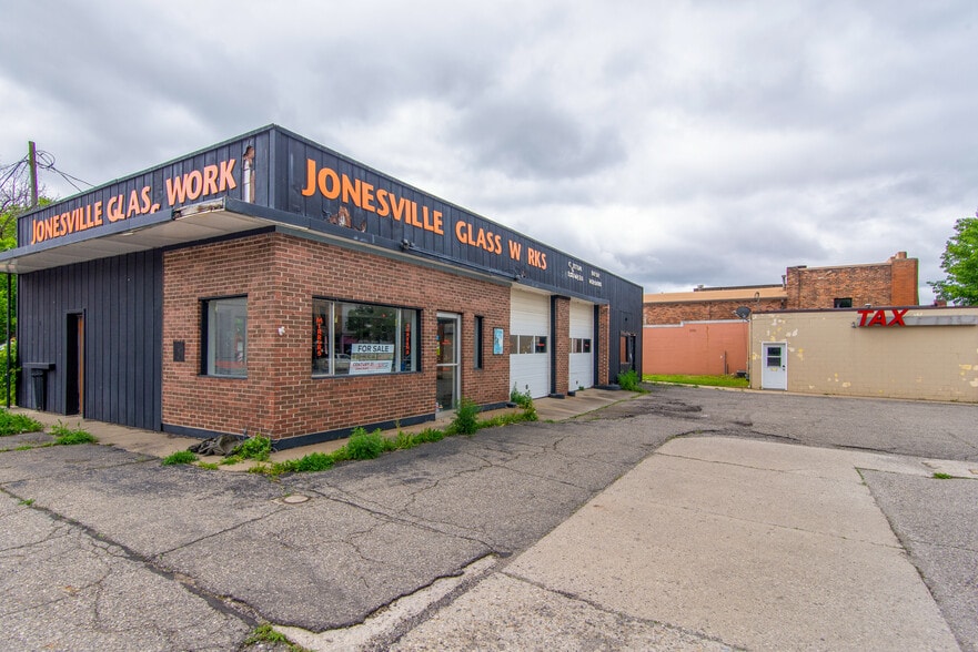 More Photos Of 264 E Chicago St, Jonesville Service Station For Sale
