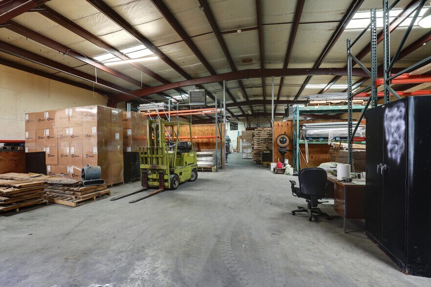 More Photos Of 627 5th St, Quincy Industrial For Sale