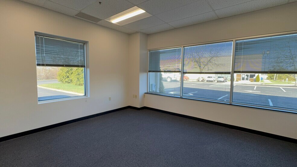 More Photos Of 1720 Fortune Ct, Lexington Light Distribution For Lease