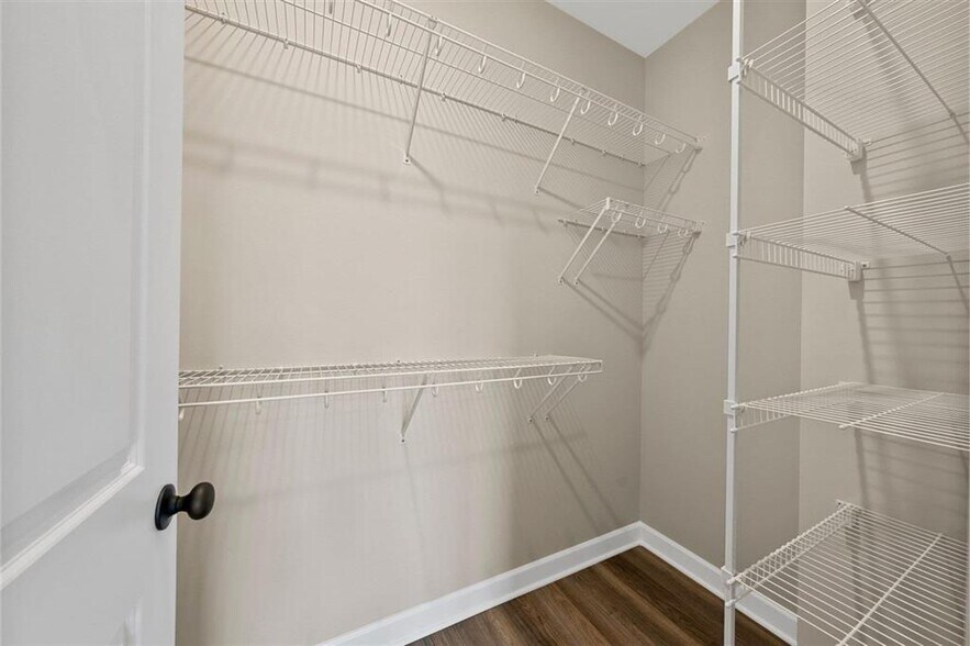 More Photos Of 721 Plano Rd, Bowling Green Apartments For Sale