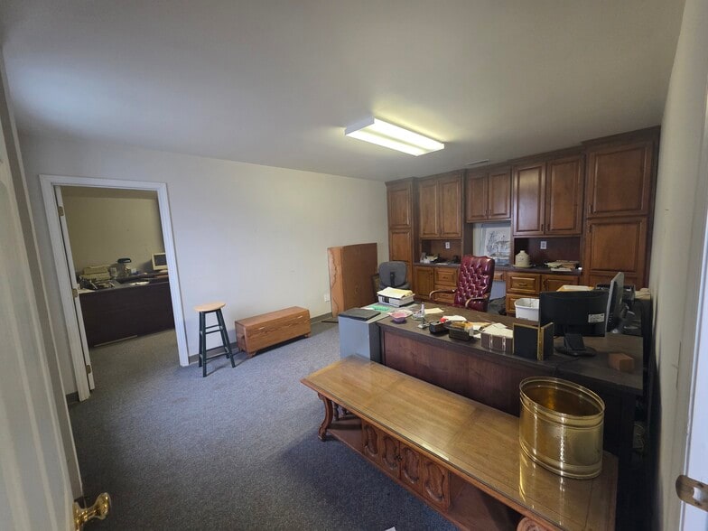 More Photos Of 6604 Windmill Way, Wilmington Industrial For Sale