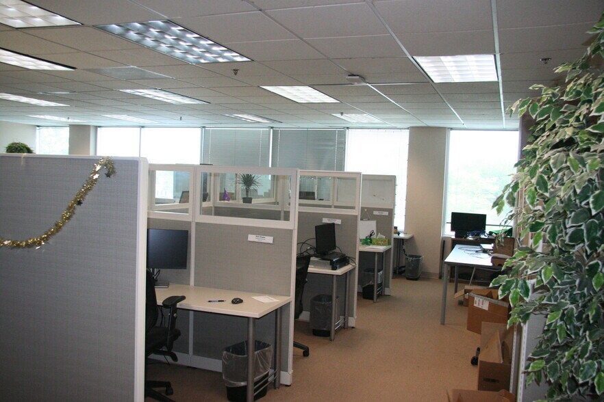 More Photos Of N28W23050 Roundy Dr, Pewaukee Office For Sale