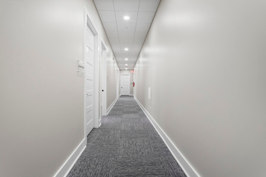 More Photos Of 13334 Seaway Rd, Gulfport Office For Lease