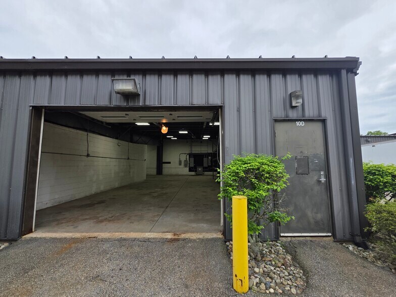 More Photos Of 4 Wilder Dr, Plaistow Warehouse For Lease