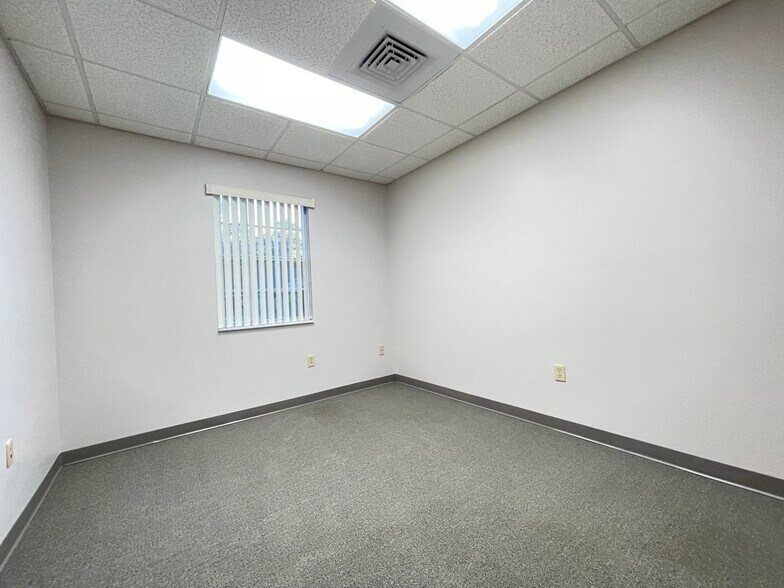 More Photos Of 4703 NW 53rd Ave, Gainesville Office For Sale
