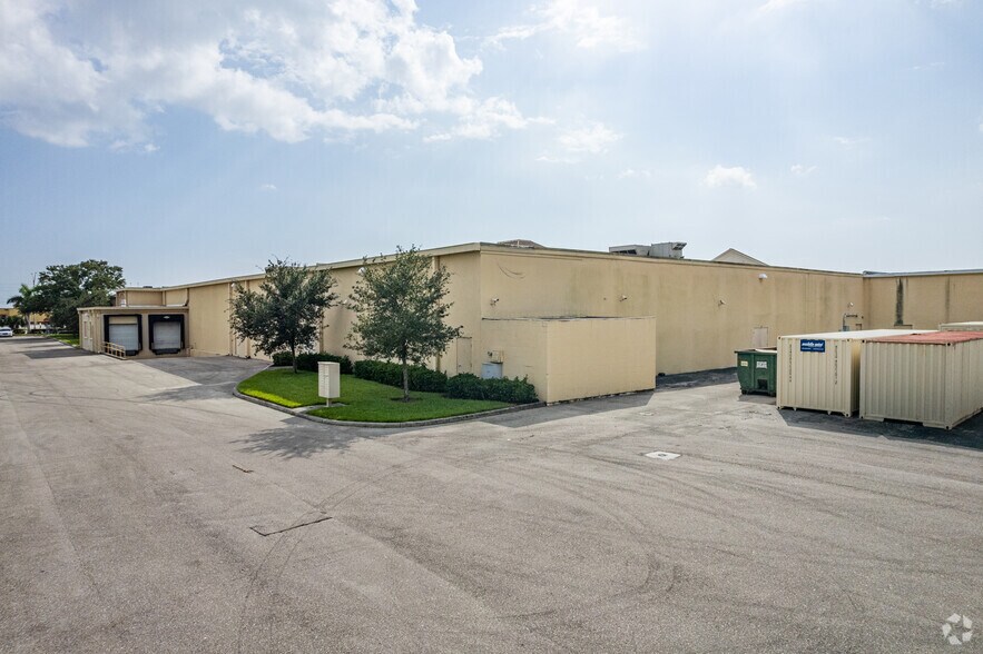 More Photos Of 4429 Cleveland Ave, Fort Myers Unknown For Lease