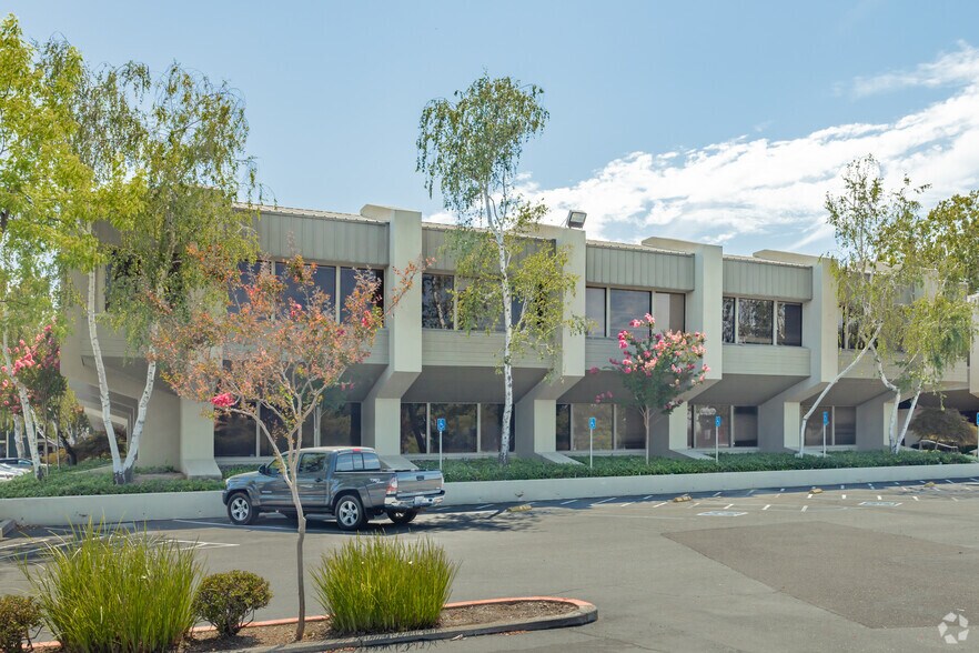 More Photos Of 1900 Point West Way, Sacramento Office For Lease