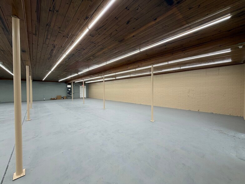 More Photos Of 6505-6509 Highway 29, Molino Freestanding For Lease