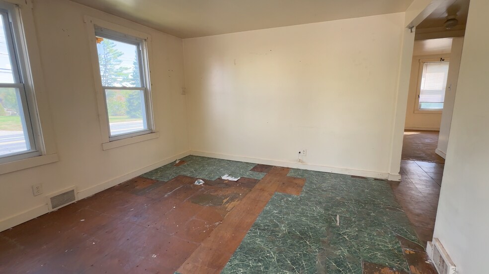 More Photos Of 947 Sabattus St, Lewiston Multifamily For Sale