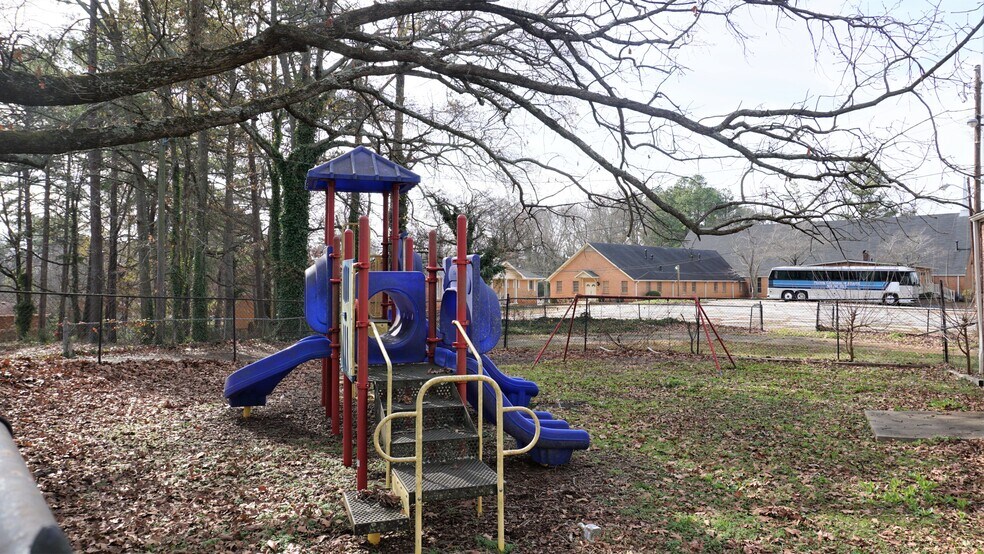More Photos Of 2589-2613 Tilson Rd, Decatur Religious Facility For Lease