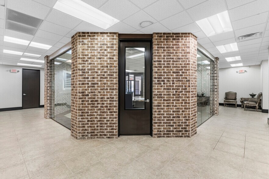 More Photos Of 15010 Lakefair Dr, Richmond Medical For Sale
