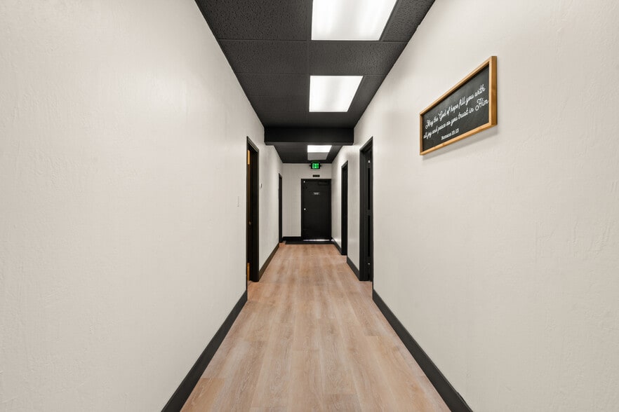 More Photos Of 237 SE G St, Grants Pass Storefront Retail Office For Sale